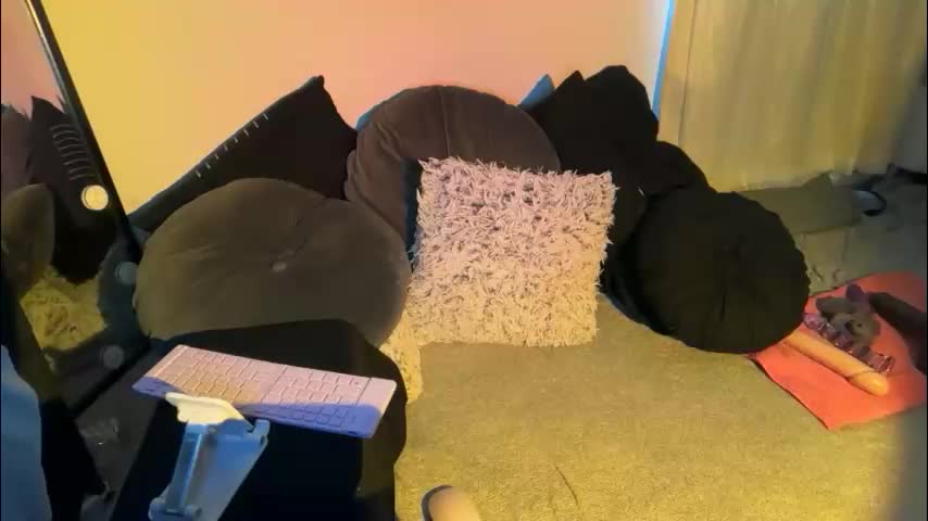 sunnisoles99 Adult Chat April 22, 2026