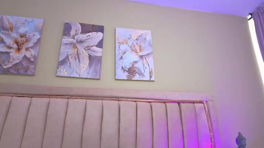 mia_naive Adult Chat April 22, 2026