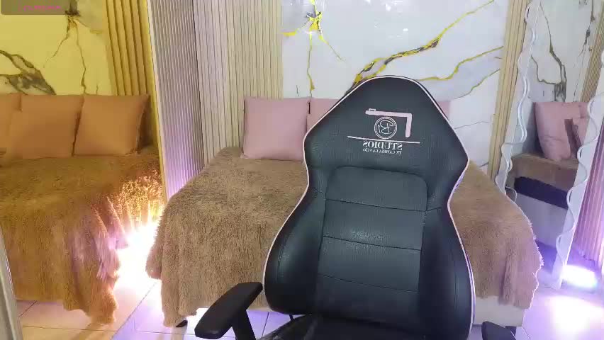 cristal_tay Adult Chat April 22, 2026