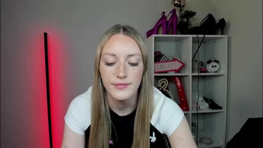 evelynblond Adult Chat April 22, 2026