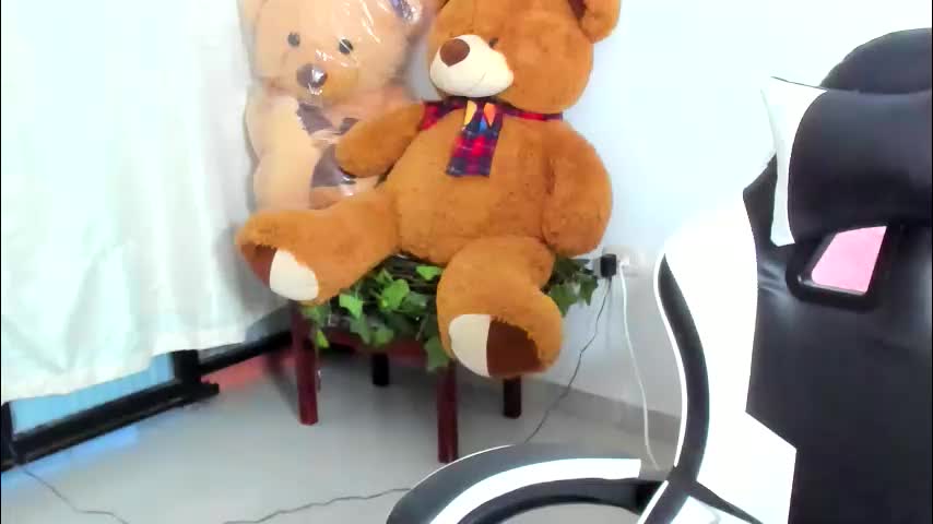 laracat18 Adult Chat April 22, 2026