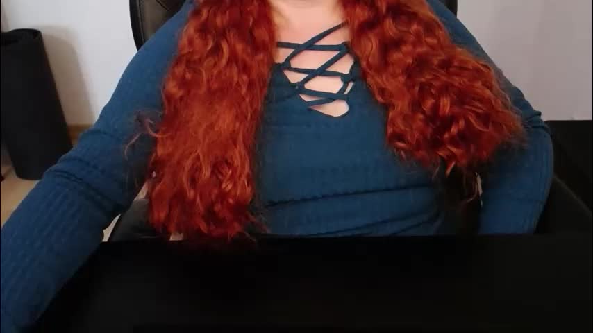 elly_petite Adult Chat April 22, 2026