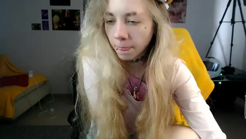 nica_kawaii Adult Chat April 22, 2026