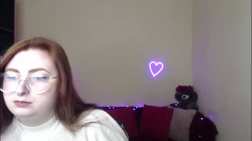 alicia_side_red Adult Chat April 22, 2026