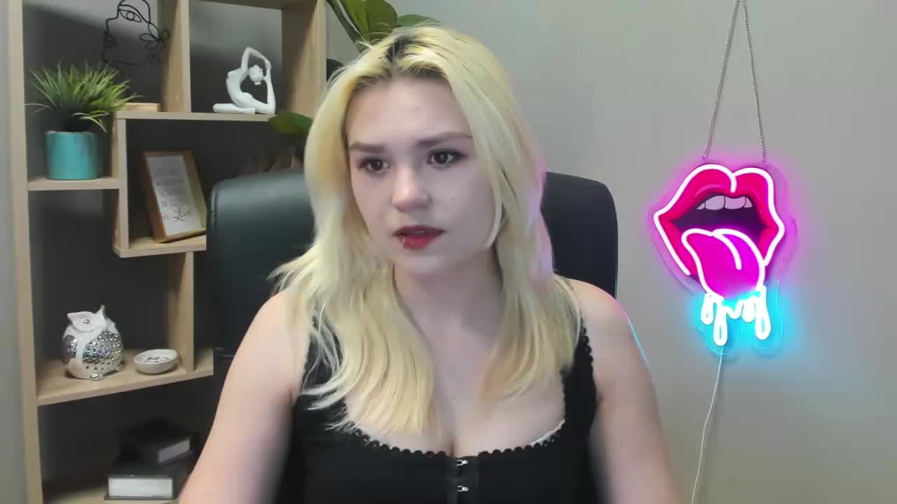 SweetLilyxo Adult Chat April 22, 2026