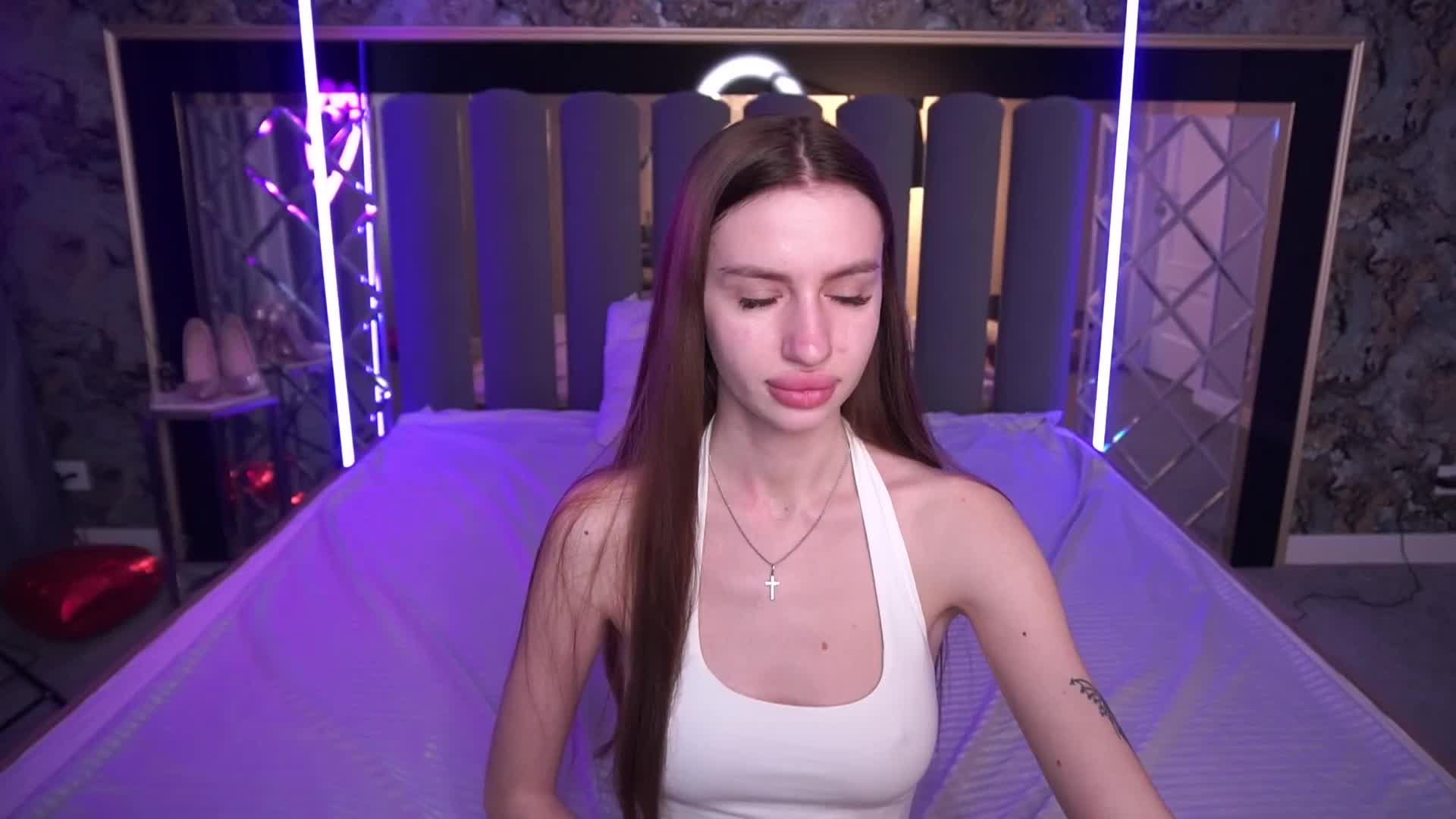 SnowWhiteee Adult Chat April 22, 2026