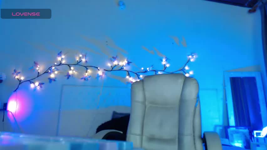 tiana_27 Adult Chat April 22, 2026