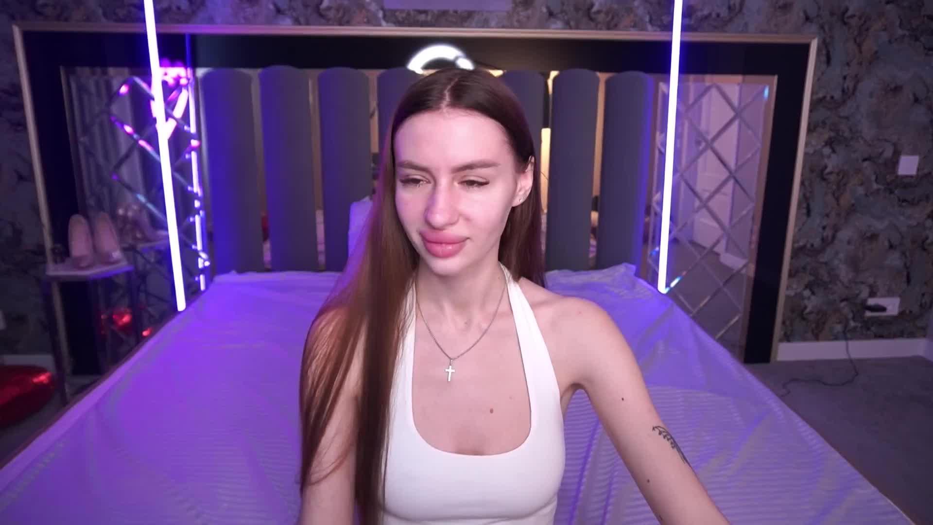 SnowWhiteee Adult Chat April 22, 2026