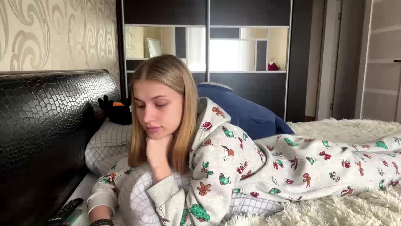 ElliWagemann Adult Chat April 23, 2026