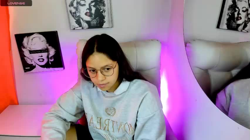 samantharoldan Adult Chat April 23, 2026