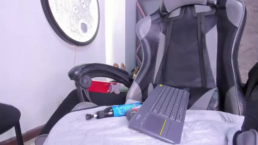 emily_queen03 Adult Chat April 23, 2026