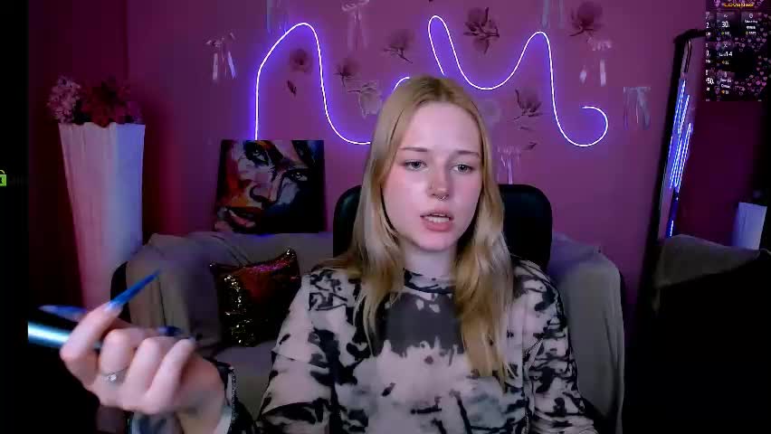 rebecca_smile_ Adult Chat April 24, 2026
