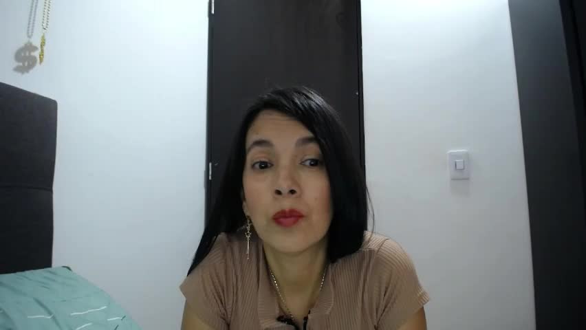 cecihotty4u Adult Chat April 24, 2026