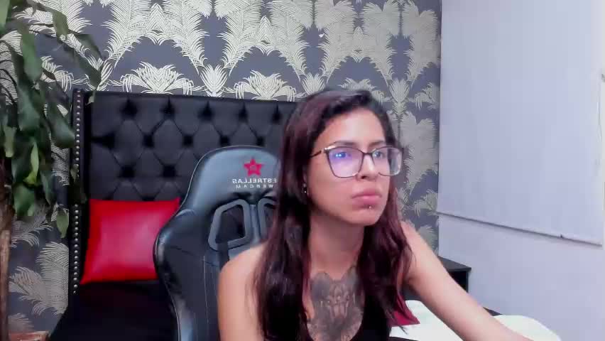 emily_loperaa Adult Chat April 25, 2026
