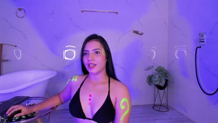 zharia_lux25 Adult Chat April 27, 2026