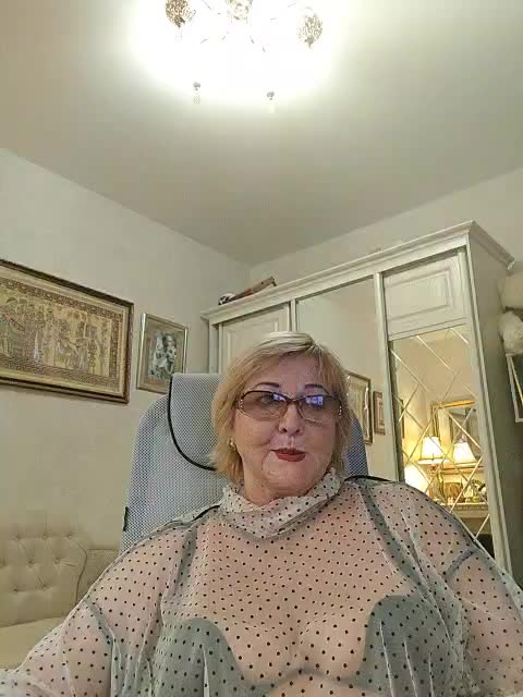 KarinkaSweet Adult Chat April 27, 2026