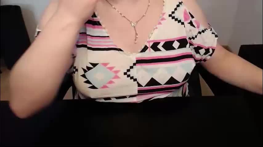 elly_petite Adult Chat April 28, 2026