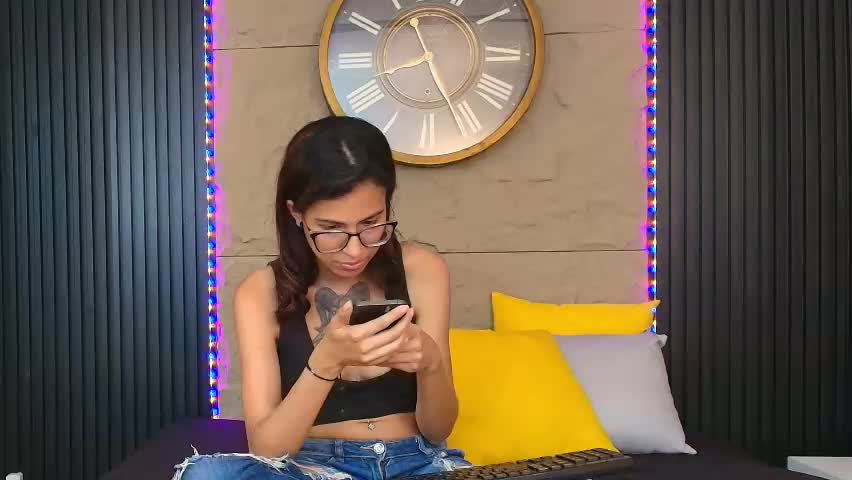 emily_loperaa Adult Chat April 27, 2026