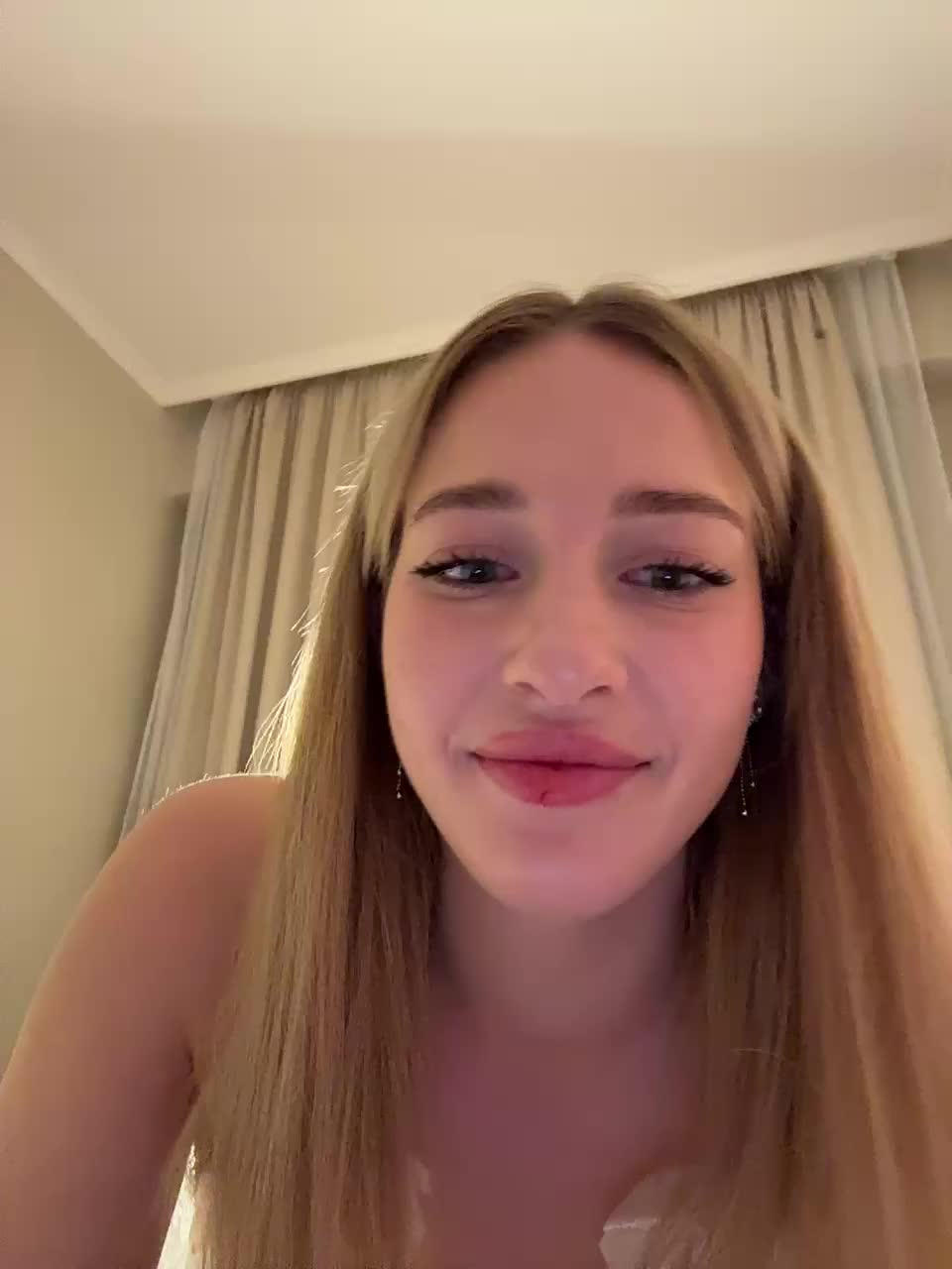 VictoriaBix Adult Chat April 28, 2026