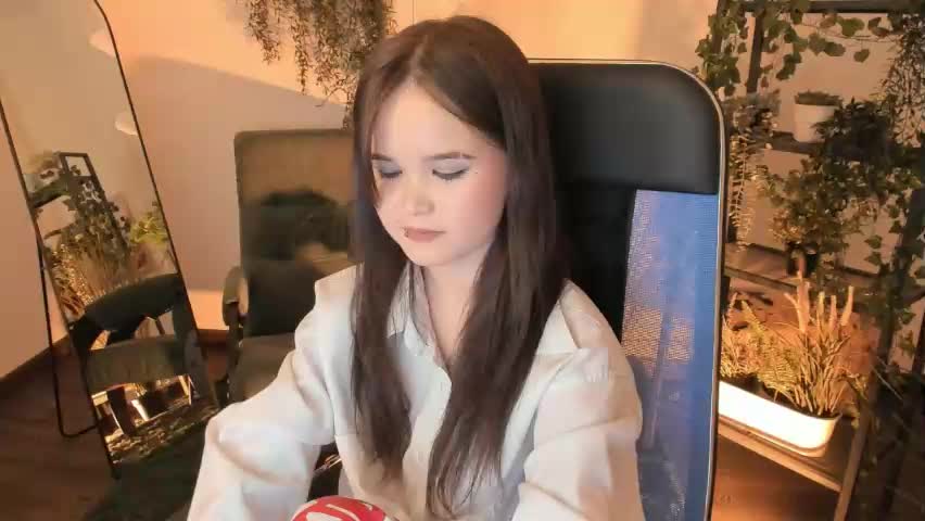 elainebeness Adult Chat April 28, 2026