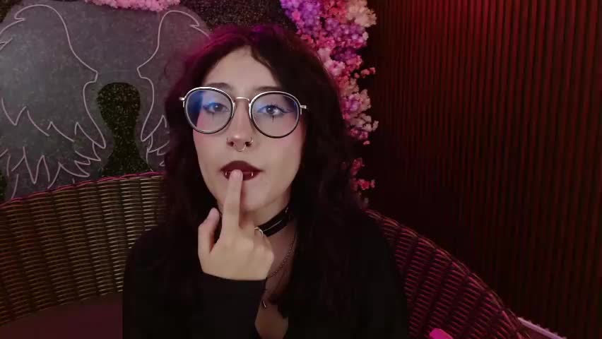 sweet_roxanee Adult Chat April 28, 2026