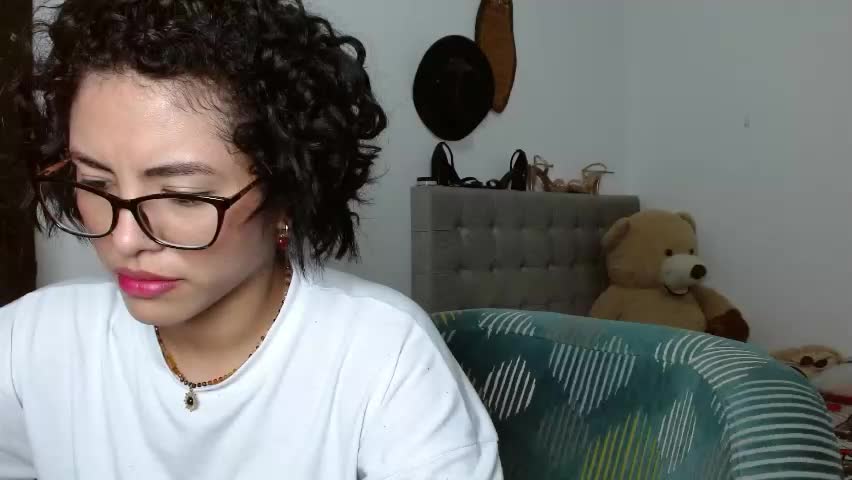 sexy_lia_latina Adult Chat April 28, 2026