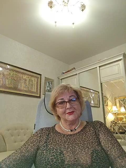 KarinkaSweet Adult Chat April 28, 2026