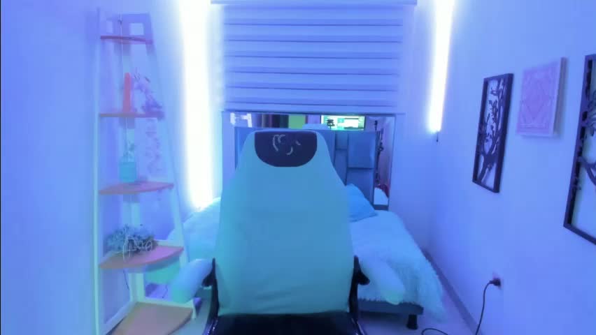 sara_red_x Adult Chat April 28, 2026
