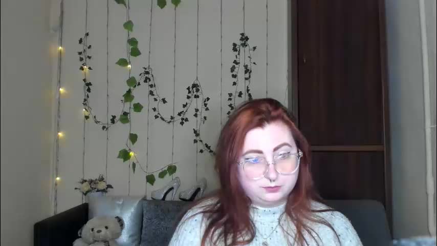alicia_side_red Adult Chat April 28, 2026
