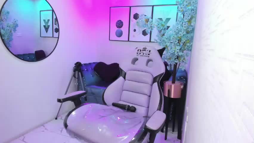 tiara_r Adult Chat April 29, 2026