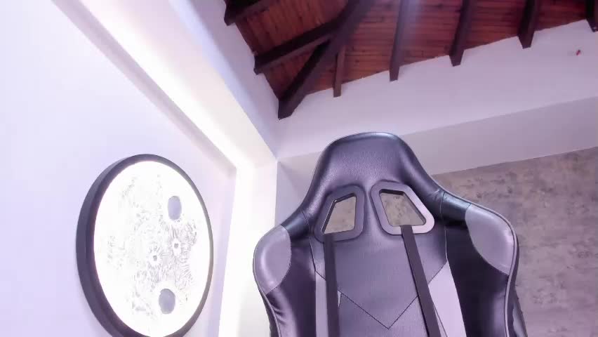 emily_queen03 Adult Chat April 29, 2026
