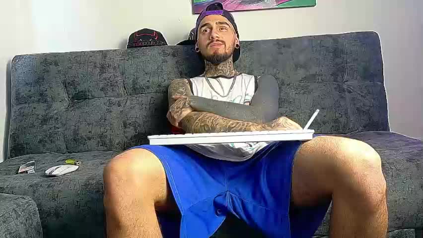 julian_tattoo Adult Chat April 30, 2026