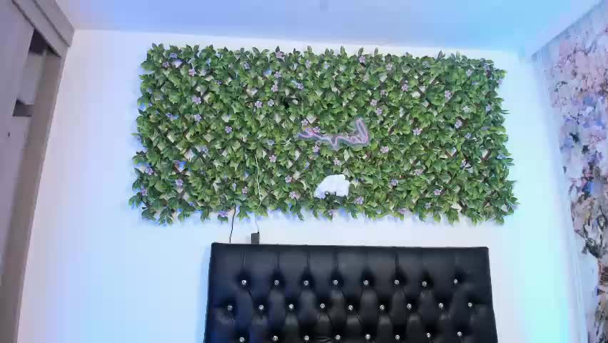 zoe_and_valeria Adult Chat April 30, 2026