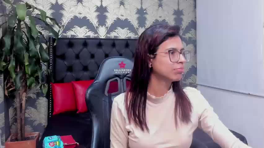 emily_loperaa Adult Chat May 1, 2026