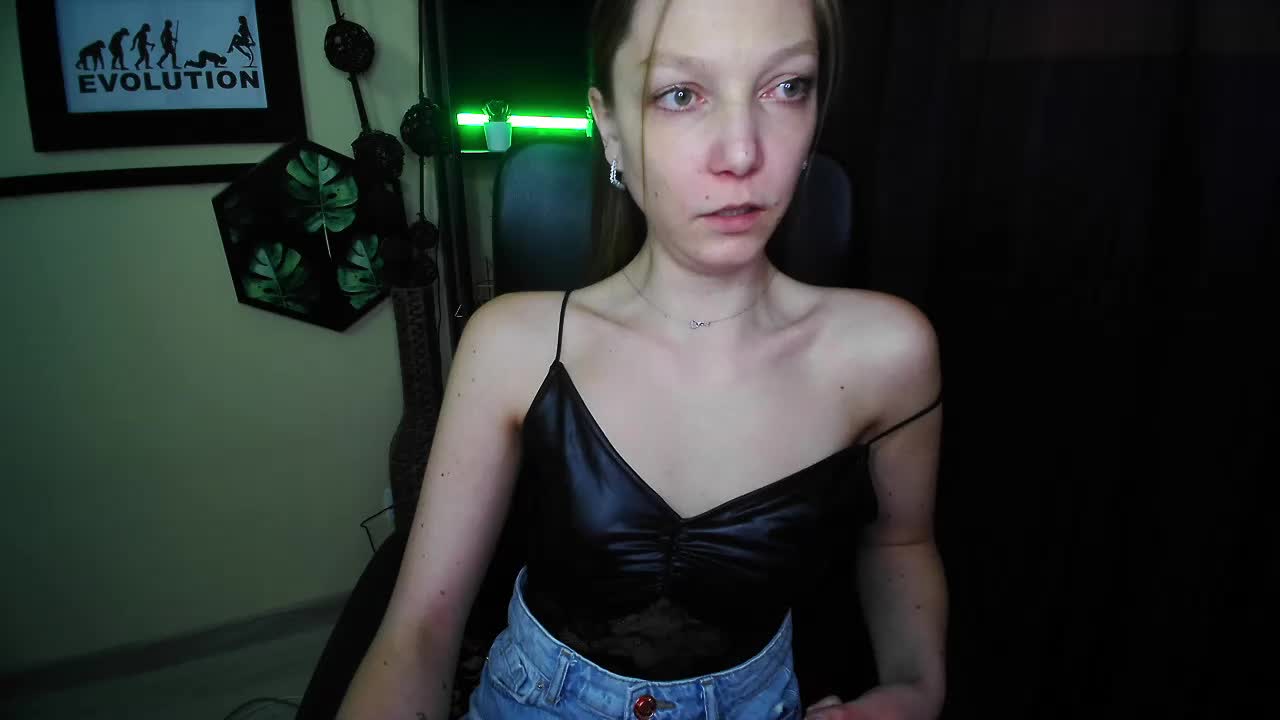 EmillyExtasy Adult Chat May 1, 2026