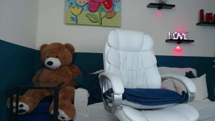 hebelongs2her Adult Chat May 1, 2026