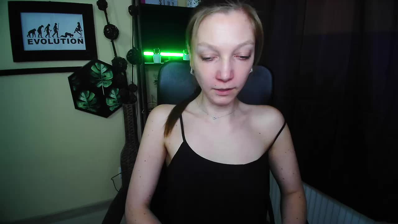 EmillyExtasy Adult Chat May 1, 2026