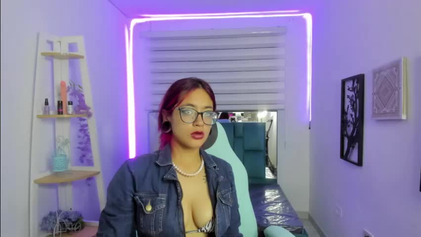 sara_red_x Adult Chat May 1, 2026