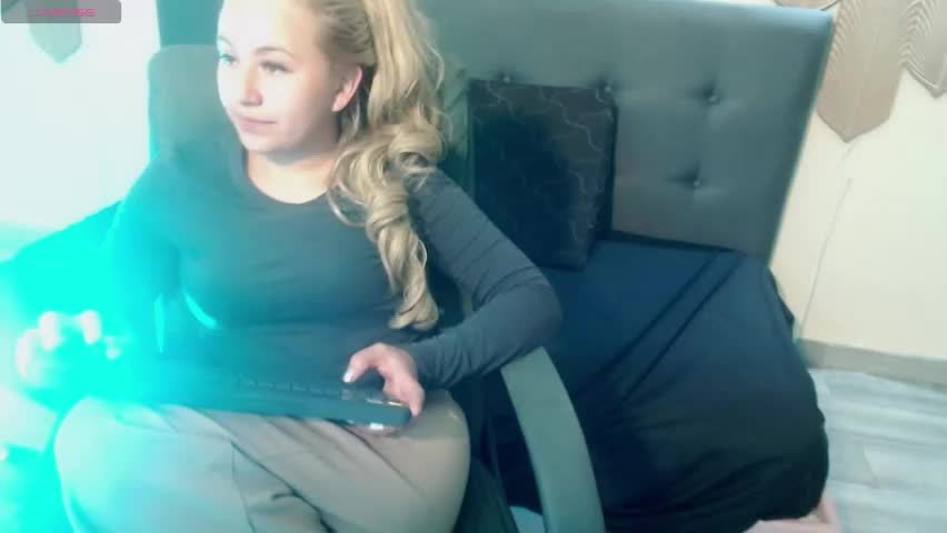 angel_white25 Adult Chat May 3, 2026
