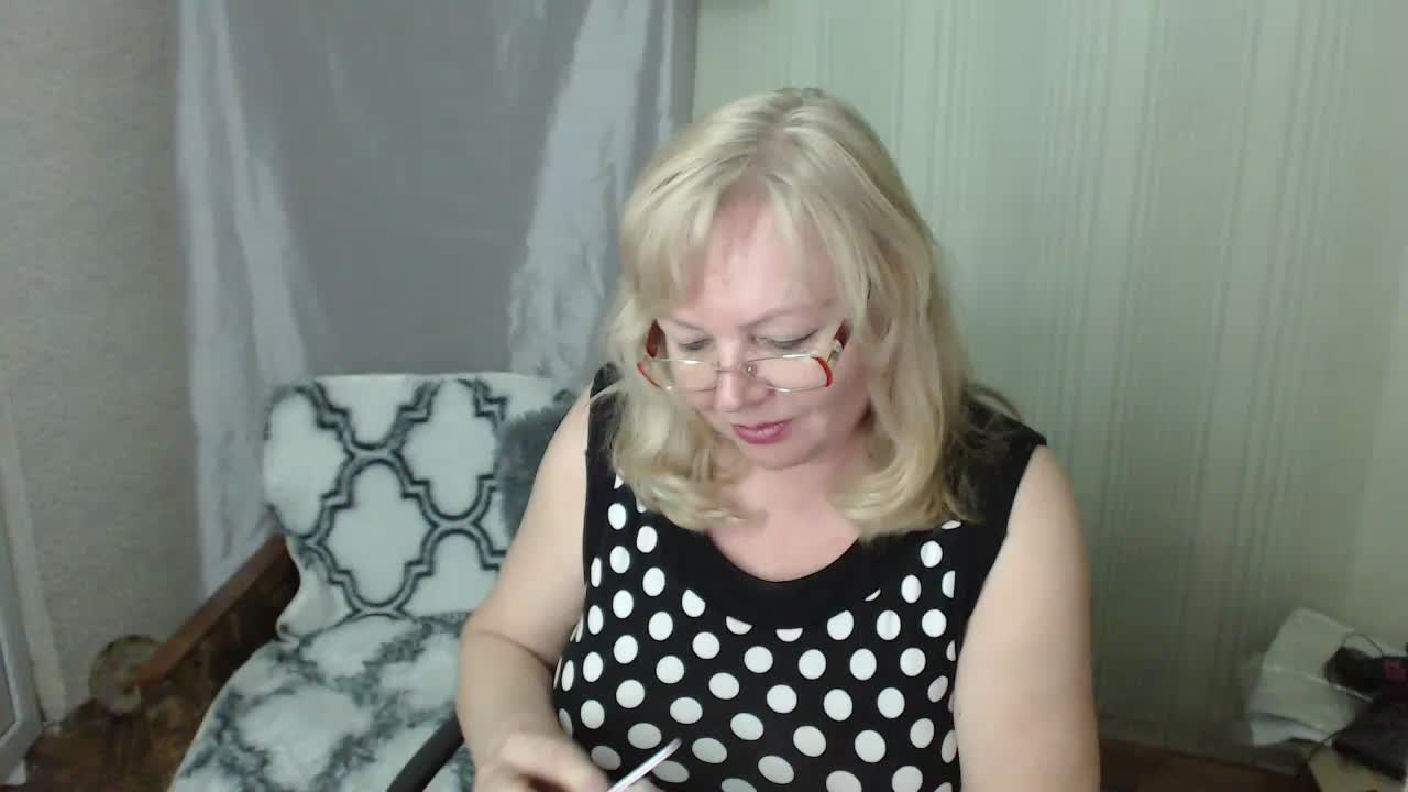 EvelynLoveShy Adult Chat May 4, 2026