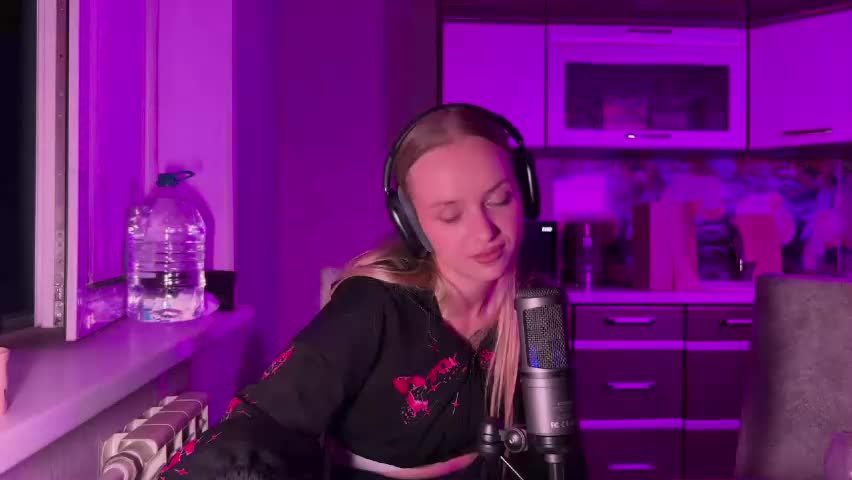 cleotildeamsinger Adult Chat May 4, 2026