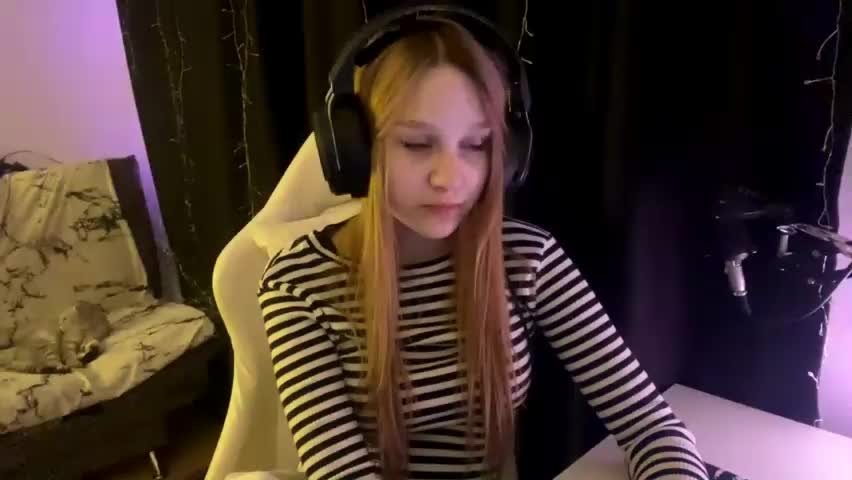 kayceefroehner Adult Chat May 4, 2026