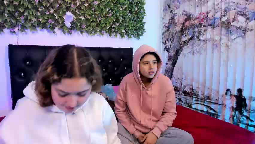 zoe_and_valeria Adult Chat May 5, 2026