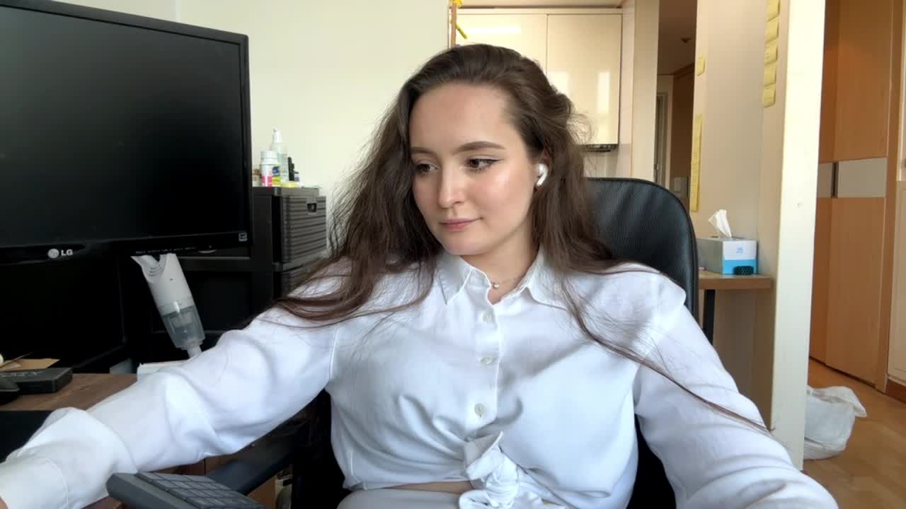 EmillyCarte Adult Chat May 6, 2026