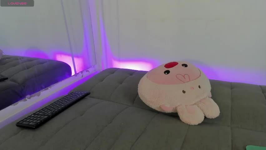petite_artemis Adult Chat May 7, 2026