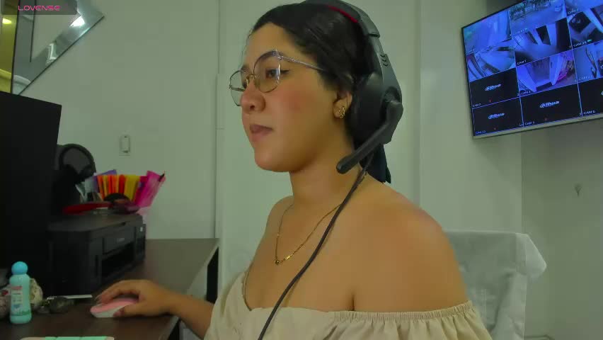 chloe_thomsoon Adult Chat May 8, 2026