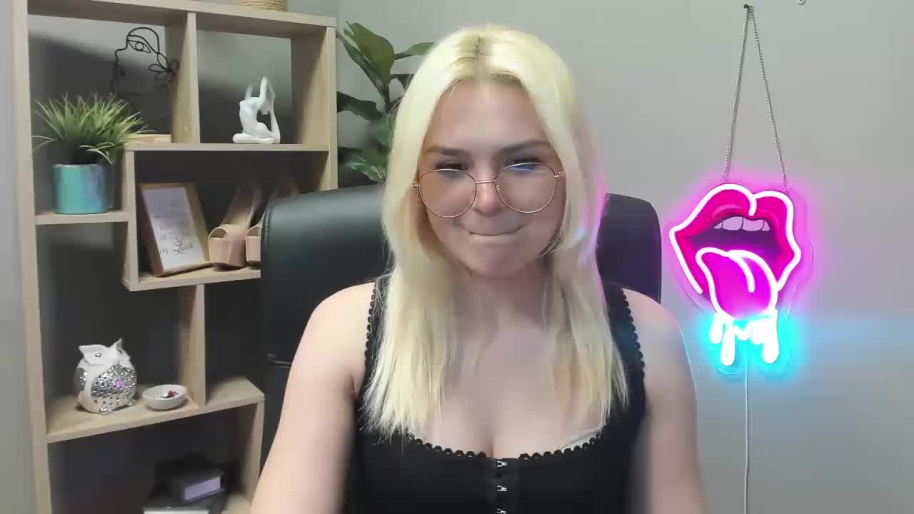 SweetLilyxo Adult Chat May 9, 2026