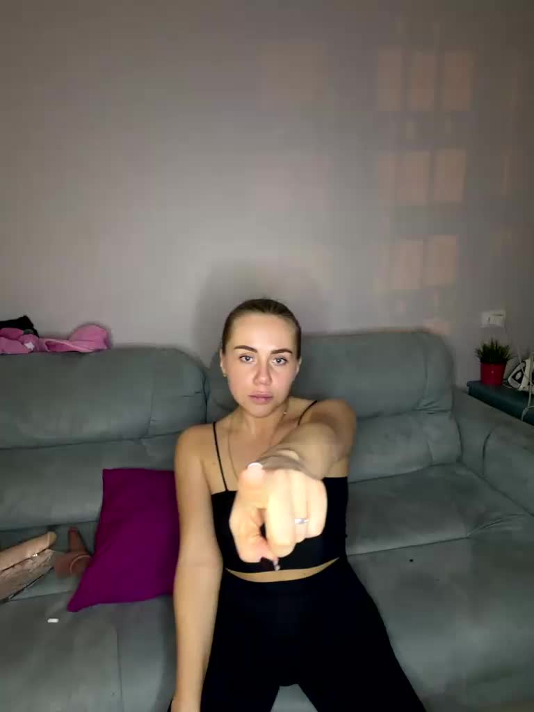 Angelgirl20 Adult Chat May 11, 2026