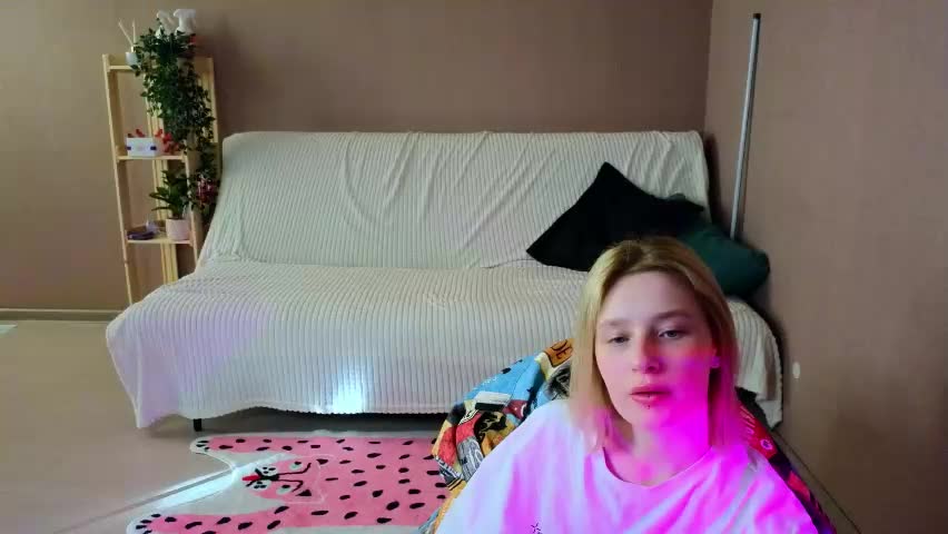 lovelygirllss Adult Chat May 12, 2026