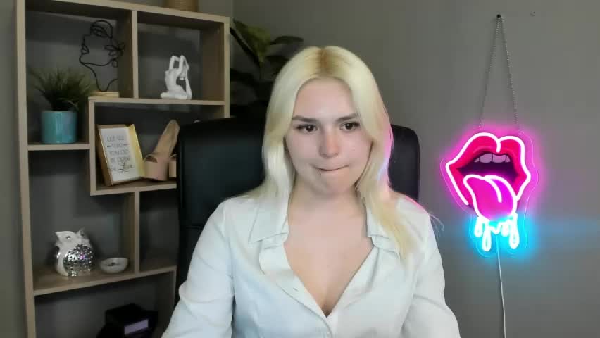 lilysweetxo Adult Chat May 13, 2026